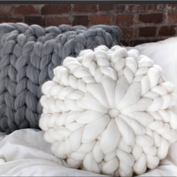 Order you handmade chunky blanket now!!!🧡💛 - Picture 6 of 8